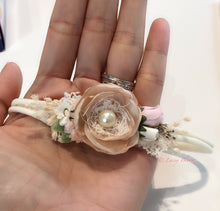 Load image into Gallery viewer, Divine petite dainty floral hairband
