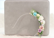 Load image into Gallery viewer, Floral hairband on metal hairband.